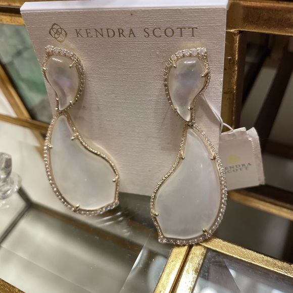 NWT Kendra Scott Mother of Pearl earrings - Picture 4 of 5